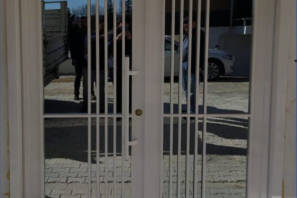 Biga Tasarım Bina Giriş Kapıları